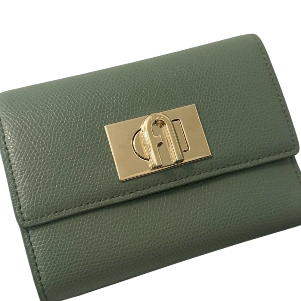 FURLA 1927 COMPACT WALLET M

Sage Wallet with Gold Clasp